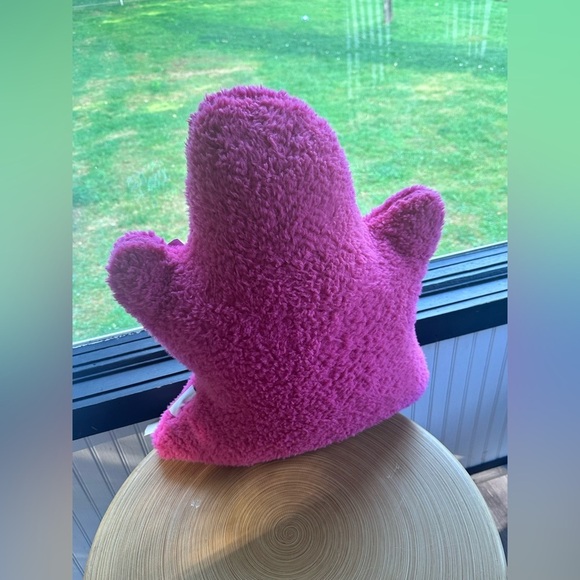 Novogratz Halloween Oversized Sherpa pink Ghost
Decorative Pillow NWT - Picture 3 of 3